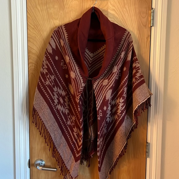 Sweaters - Gorgeous Poncho sweater, Maroon and tan